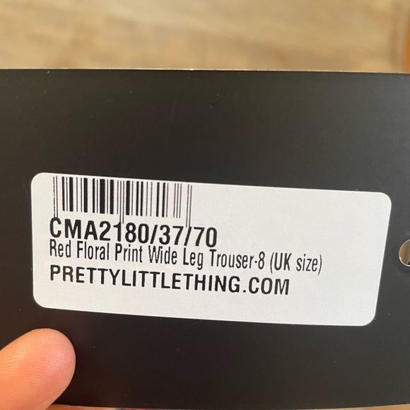 ❣️Pretty Little Thing navy and red floral two piece pant set NWT - Picture 4 of 8